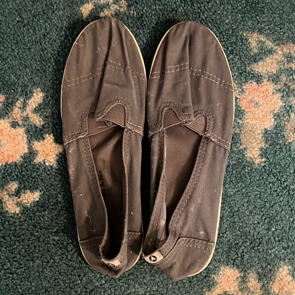 Airwalk slip on gray shoes